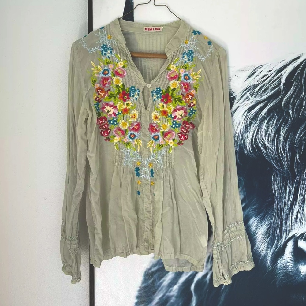 Boho Johnny was size S rayon embroidered blouse
